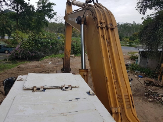 ขายรถแบคโฮ KOMATSU PC200-5 ระบบไฟเต็ม เอกสารเล่มทะเบียน ราคา 650000