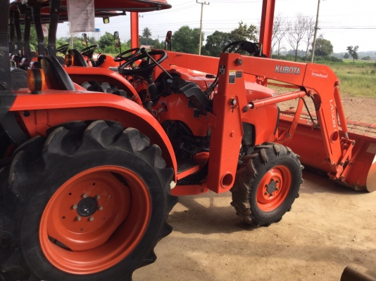 ขายรถไถคูโบต้าL3608Spพร้อมบุ้งกี๋LA508สภาพสวยสีเดิมจากโรงงานคับ