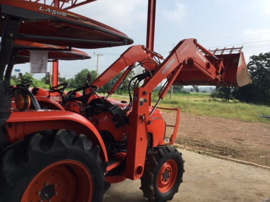 ขายรถไถคูโบต้าL3608Spพร้อมบุ้งกี๋LA508สภาพสวยสีเดิมจากโรงงานคับ