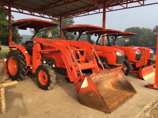 ขายรถไถคูโบต้าL3608Spพร้อมบุ้งกี๋LA508สภาพสวยสีเดิมจากโรงงานคับ