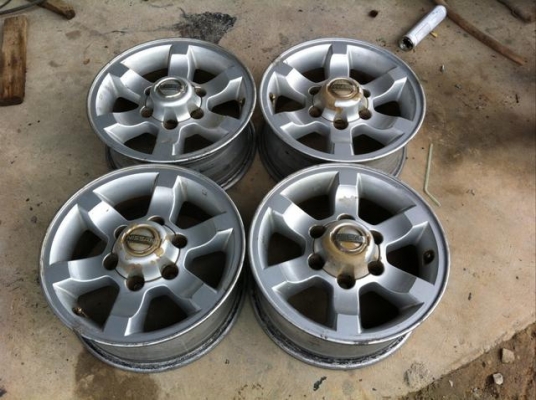 ล้อนิสสันฟอนเทีย nissan big-m แท้ติดรถ ขอบ15x6.5 ออฟ 30 ใส่ big-m ได้ 3900 บาท
