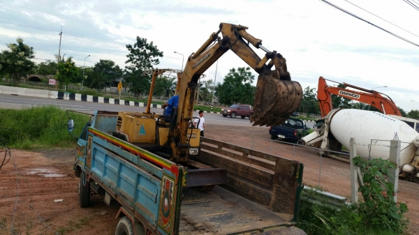 tractor-backhoe ขอบคุณลูกค้าราชบุรีมากครับ ที่มาอุดหนุนรถแบ็คโฮ สวยๆ ของเรา และวิ๊นซ์ไปใช้งาน tractor-backhoe ขอบคุณลูกค้าราชบุรีมากครับ ที่มาอุดหนุนรถแบ็คโฮ สวยๆ ของเรา และวิ๊นซ์ไปใช้งาน