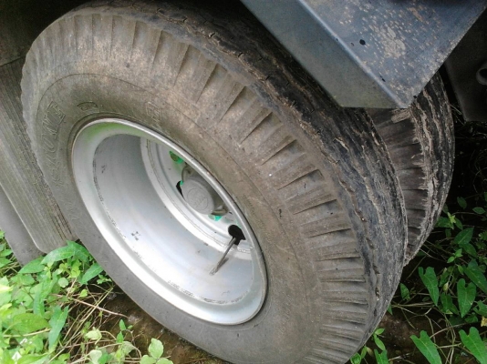รถอีซูซุ 10 ล้อดั้ม FVZ 300 แรงม้า. ปี 54 , ( ขาย แม่ , ลูก. ) สนใจติดต่อ 081 - 6079515