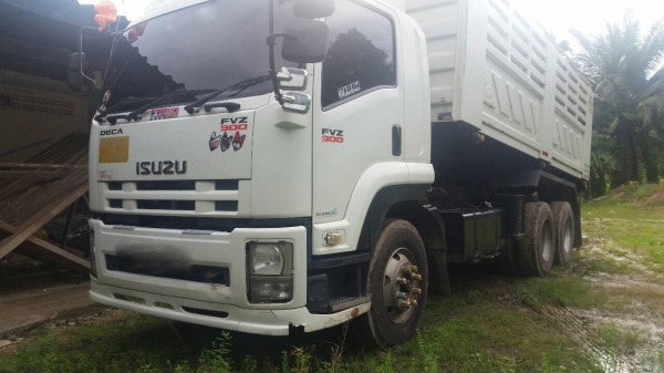 รถอีซูซุ 10 ล้อดั้ม FVZ 300 แรงม้า. ปี 54 , ( ขาย แม่ , ลูก. ) สนใจติดต่อ 081 - 6079515
