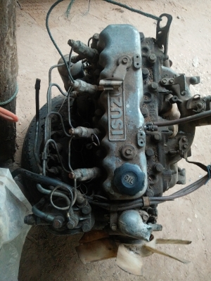 ขายเครื่อง isuzu c190 ยกลงตัวรถทำอีแต๋น