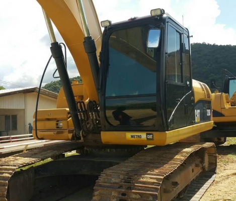 ขาย 1,950,000 CAT 320D  ทำงานน้อย 7,102 ชม. เครื่องดี โช่หนา ไฟฟ้าครบ เอกสารอินวอยท์ รถสวยพร้อมใช้มาก รถอยู่ จ.อุดรธานี  090-772-3710 090-772-3708