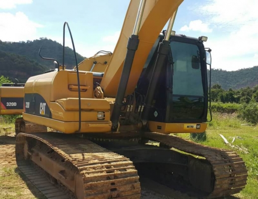 ขาย 1,950,000 CAT 320D  ทำงานน้อย 7,102 ชม. เครื่องดี โช่หนา ไฟฟ้าครบ เอกสารอินวอยท์ รถสวยพร้อมใช้มาก รถอยู่ จ.อุดรธานี  090-772-3710 090-772-3708