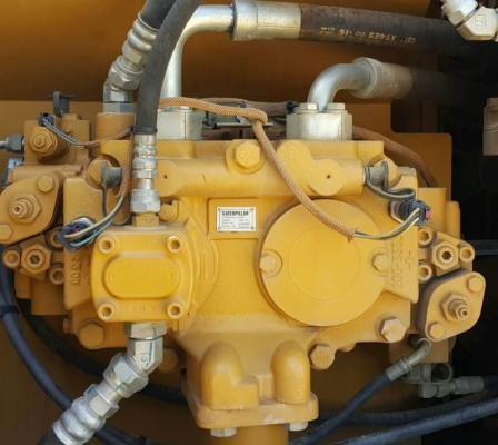 ขาย 1,950,000 CAT 320D  ทำงานน้อย 7,102 ชม. เครื่องดี โช่หนา ไฟฟ้าครบ เอกสารอินวอยท์ รถสวยพร้อมใช้มาก รถอยู่ จ.อุดรธานี  090-772-3710 090-772-3708