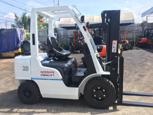 ขายNISSAN ยก2.5ตัน 3 เมตร(มีให้เลือกหลายเมตร) เครื่องเบนซิน/แก๊ส AUTO พร้อมใช้มาก ชั่วโมงน้อย 094-426-7888 จะเด็ด