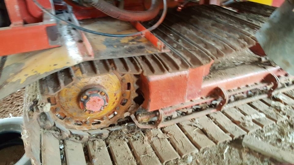 ขายรถเกี่ยวข้าว 3MM สามมิตมอเตอร์ เครื่อง270เทอร์โบว์ บิ้วใหม่ทั้งคัน กำลังลงเกี่ยวข้าว พร้อมลงงาน