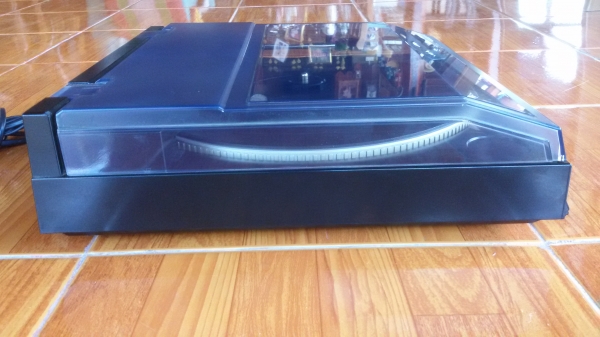 เครื่องเล่นแผ่นเสียงสภาพพร้อมเล่น Schneider เครื่องเล่นแผ่นเสียงสภาพพร้อมเล่น Schneider
