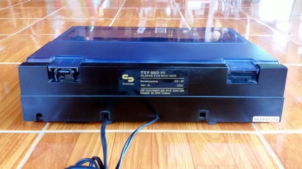 เครื่องเล่นแผ่นเสียงสภาพพร้อมเล่น Schneider เครื่องเล่นแผ่นเสียงสภาพพร้อมเล่น Schneider