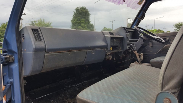 ขาย6ล้อเครน 2.5ตัน3ปอก isuzu NPR115 เพาเวอร์ แชชซีสวย เอกสารทะเบียนครบ