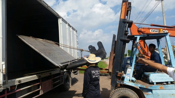 ฝาปิดท้ายไฮโดลิค สำหรับรถบรรทุก หกล้อ สิบล้อ tractor-backhoe ส่งไปให้ลูกค้าที่ระยองแล้วครับ