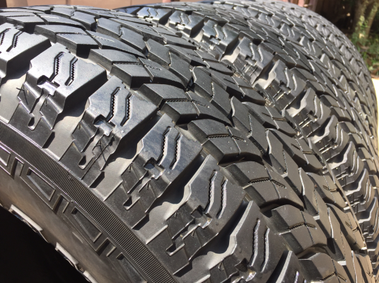 ยาง All Yokohama 265 70 16 ปลายปี12 ดอกเต็ม ไม่มีปะ ราคาไม่แพง