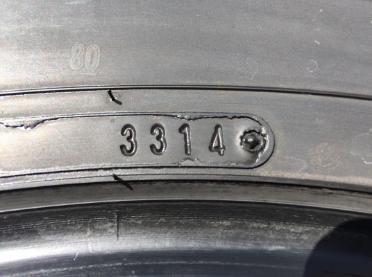 ยาง Dunlop 265 70 16 ปลายปี14 ดอกเต็ม ใช้ยาว ราคาไม่แพง ยาง Dunlop 265 70 16 ปลายปี14 ดอกเต็ม ใช้ยาว ราคาไม่แพง