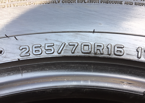 ยาง Dunlop 265 70 16 ปลายปี14 ดอกเต็ม ใช้ยาว ราคาไม่แพง ยาง Dunlop 265 70 16 ปลายปี14 ดอกเต็ม ใช้ยาว ราคาไม่แพง