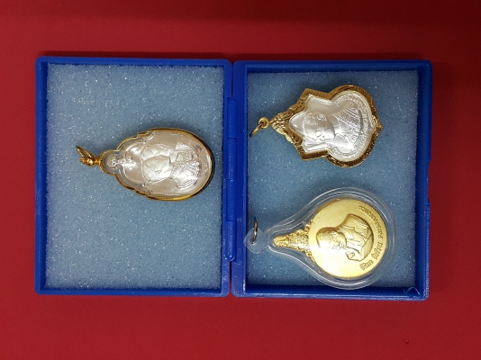 แบ่งปันบูชา ร็อคเก็ตในหลวง พร้อมเลี่ยมอย่างดีน่าเก็บครับ สวยงามดูสง่า ราคาชุดละ 1,199 บาท ติดต่อคุณเอ๋ 092-6356419 แบ่งปันบูชา ร็อคเก็ตในหลวง พร้อมเลี่ยมอย่างดีน่าเก็บครับ สวยงามดูสง่า ราคาชุดละ 1,199 บาท ติดต่อคุณเอ๋ 092-6356419