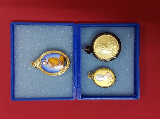 แบ่งปันบูชา ร็อคเก็ตในหลวง พร้อมเลี่ยมอย่างดีน่าเก็บครับ สวยงามดูสง่า ราคาชุดละ 1,199 บาท ติดต่อคุณเอ๋ 092-6356419 แบ่งปันบูชา ร็อคเก็ตในหลวง พร้อมเลี่ยมอย่างดีน่าเก็บครับ สวยงามดูสง่า ราคาชุดละ 1,199 บาท ติดต่อคุณเอ๋ 092-6356419