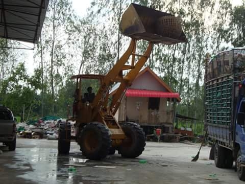 ขายรถตักล้อยาง