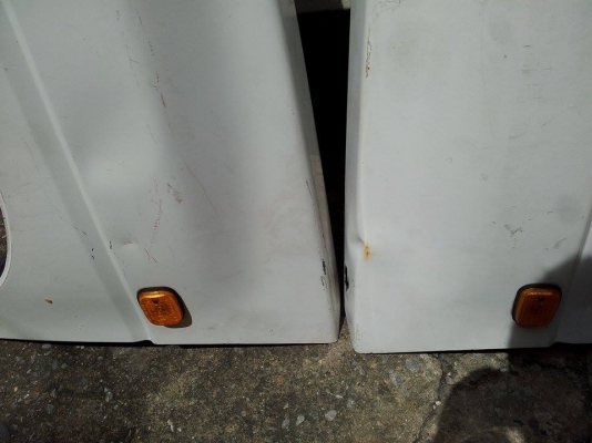 แก้มโป่ง 4WD Datsun R/L  แท้ญี่ปุ่น