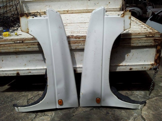 แก้มโป่ง 4WD Datsun R/L  แท้ญี่ปุ่น