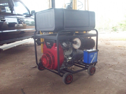 ขายเครื่องปั่นไฟฮอนด้า 10 KVA เครื่อง 20 แรง สภาพสวย ใช้งานน้อยมากครับ ขายเครื่องปั่นไฟฮอนด้า 10 KVA เครื่อง 20 แรง สภาพสวย ใช้งานน้อยมากครับ