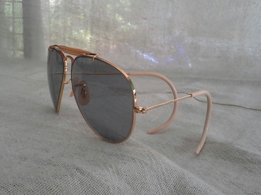 แว่นตาที่สุดแห่งนายพลแมคอาร์เธอร์  เลนส์ออโต้สีฟ้า  หายาก!  Vintage Ray-Ban Aviator MacArthur Outdoorsman USA