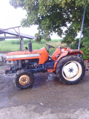 สีนวนจัดให้ Kubota L18.02.18  18แรง ขับเคลื่อนสี่ล้อ สภาพดี พร้อมใช้งานแบบทนๆ สนใจติดต่อ 089-9638932