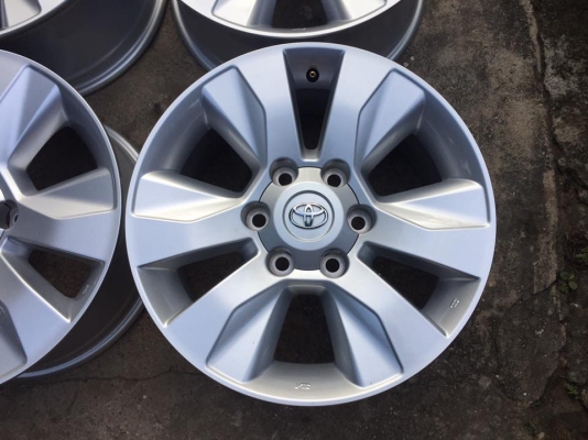 ขายล้อแม็ก Toyota Revo ใส่ได้วันเดียว ถอดป้ายแดง ขอบ17 ชุดละ 9,000 บาท ขายล้อแม็ก Toyota Revo ใส่ได้วันเดียว ถอดป้ายแดง ขอบ17 ชุดละ 9,000 บาท