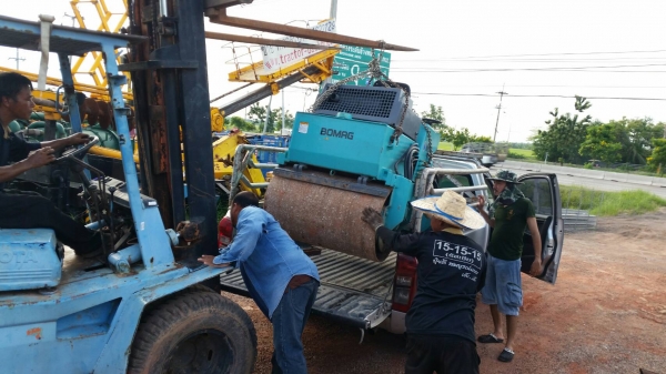 tractor-backhoe ขอบคุณลูกค้าชาวสุพรรณ ที่มาชื้อรถบดดินเอวอ่อนแบบนั่ง ขับแรง บดอัดสั่นสะเทือน 2-3 ตัน tractor-backhoe ขอบคุณลูกค้าชาวสุพรรณ ที่มาชื้อรถบดดินเอวอ่อนแบบนั่ง ขับแรง บดอัดสั่นสะเทือน 2-3 ตัน