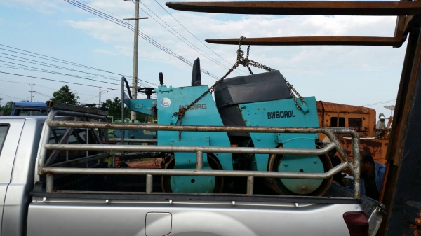 tractor-backhoe ขอบคุณลูกค้าชาวสุพรรณ ที่มาชื้อรถบดดินเอวอ่อนแบบนั่ง ขับแรง บดอัดสั่นสะเทือน 2-3 ตัน tractor-backhoe ขอบคุณลูกค้าชาวสุพรรณ ที่มาชื้อรถบดดินเอวอ่อนแบบนั่ง ขับแรง บดอัดสั่นสะเทือน 2-3 ตัน