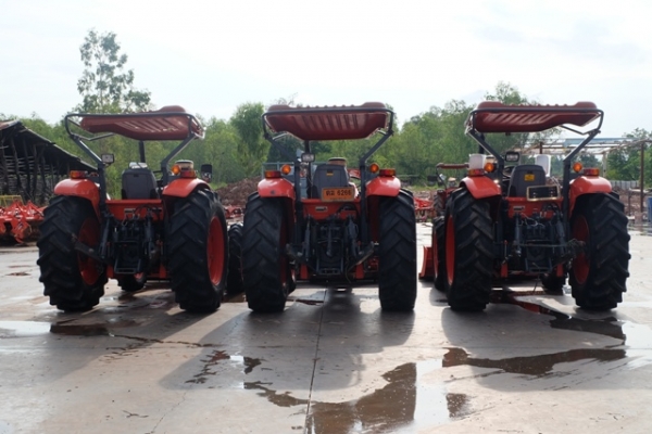 รถไถรุ่น M7040 มือสอง สวยๆ พร้อมใช้งาน มี 3 คัน เท่านั้นค่ะ ดาวน์ 50,000 โทรเลย ด่วนๆ 089-0111624