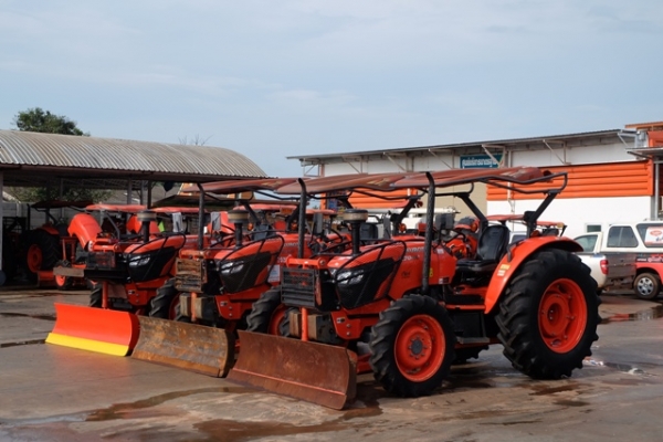 รถไถรุ่น M7040 มือสอง สวยๆ พร้อมใช้งาน มี 3 คัน เท่านั้นค่ะ ดาวน์ 50,000 โทรเลย ด่วนๆ 089-0111624