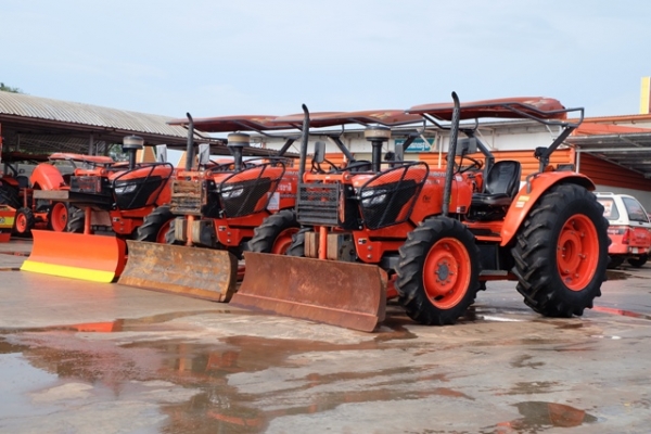 รถไถรุ่น M7040 มือสอง สวยๆ พร้อมใช้งาน มี 3 คัน เท่านั้นค่ะ ดาวน์ 50,000 โทรเลย ด่วนๆ 089-0111624