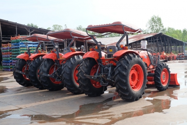 รถไถรุ่น M7040 มือสอง สวยๆ พร้อมใช้งาน มี 3 คัน เท่านั้นค่ะ ดาวน์ 50,000 โทรเลย ด่วนๆ 089-0111624