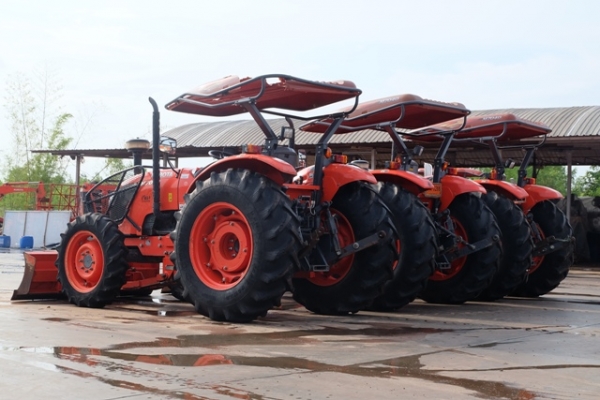 รถไถรุ่น M7040 มือสอง สวยๆ พร้อมใช้งาน มี 3 คัน เท่านั้นค่ะ ดาวน์ 50,000 โทรเลย ด่วนๆ 089-0111624