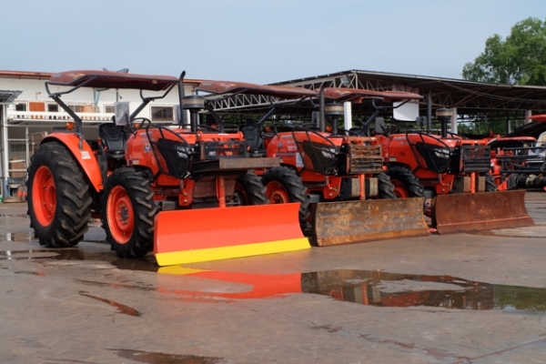 รถไถรุ่น M7040 มือสอง สวยๆ พร้อมใช้งาน มี 3 คัน เท่านั้นค่ะ ดาวน์ 50,000 โทรเลย ด่วนๆ 089-0111624