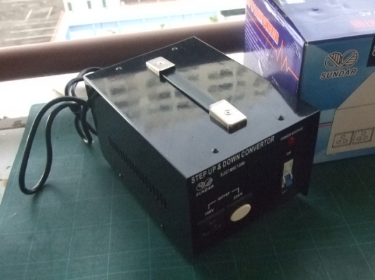 หม้อแปลงไฟจาก 200v/220V/240V ==> 100v ขนาด 2,000w ของ SUNDAR รุ่น ELECT-MAX T-2000