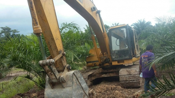 รถขุด CAT320V2 รถสภาพดี สวยใช้ได้