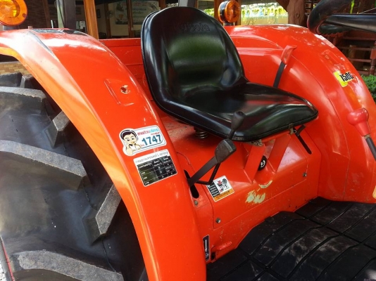 คูโบต้า L4708SP 4 WD ใบมีดดันหน้าใหม่ ผานหลังใหม่  ทำงาน 308 ชั่วโมง จดทะเบียน 29/9/2557