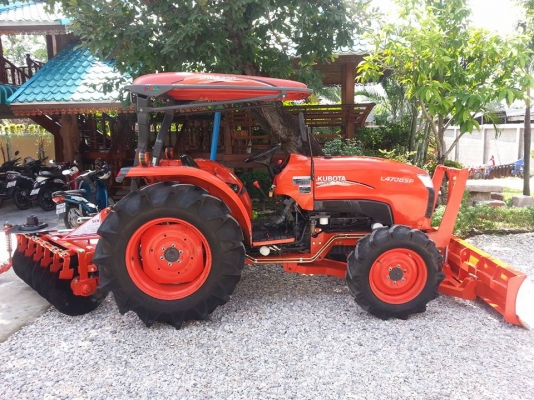 คูโบต้า L4708SP 4 WD ใบมีดดันหน้าใหม่ ผานหลังใหม่  ทำงาน 308 ชั่วโมง จดทะเบียน 29/9/2557