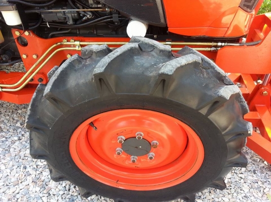 คูโบต้า L4708SP 4 WD ใบมีดดันหน้าใหม่ ผานหลังใหม่  ทำงาน 308 ชั่วโมง จดทะเบียน 29/9/2557