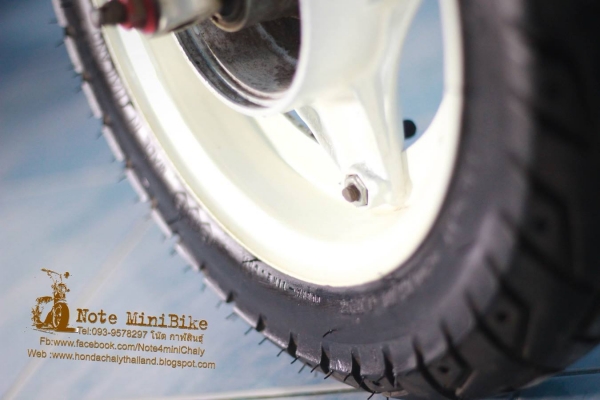 รอบสุดท้ายครับ 8900 เครื่องเวฟ100 #ชาลีแท้ #Honda #Chaly ไม่ลดแล้วนะครับ -เครื่อง Honda เวฟ100 ไม่มีหยด ไม่มีเยิ้ม แน่นๆเงียบๆ -ยางหน้า-หลัง ใหม่ๆดอกยางเต็ม ขนยางยังอยู่ -บังโคลนหน้า-หลังเหล็ก -ล้อหน้า-ล้อหลัง สีขาวมุกประกายเงินสวยๆ -สีรถตามภาพ -มีแบตเตอร