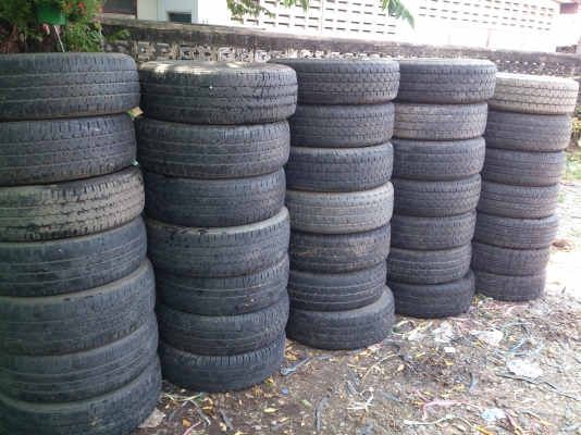 ขายเหมายางกระบะ 195R14 และ 205R14. ยางมิชลิน และ บริดสโตน จำนวน 35 เส้น