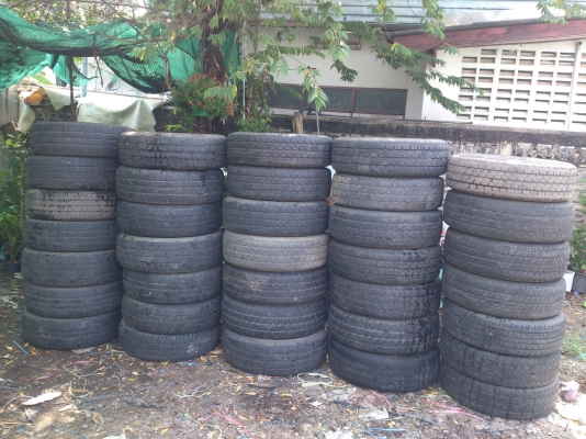 ขายเหมายางกระบะ 195R14 และ 205R14. ยางมิชลิน และ บริดสโตน จำนวน 35 เส้น