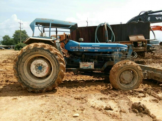 รถไถฟอร์ดสองเพลา 8210