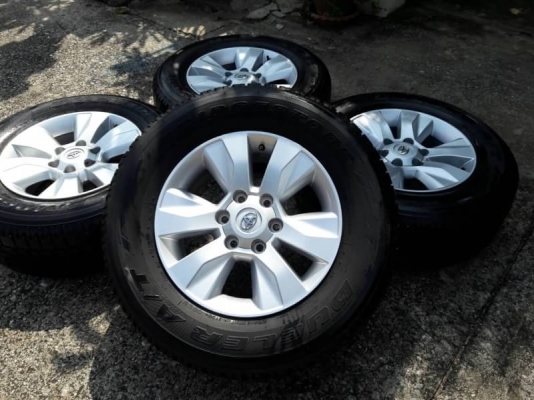 ล้อrevo ขอบ17 พร้อมยางbridgestone ถอดป้ายแดงตุ่มรางๆชุดล่ะ19,500