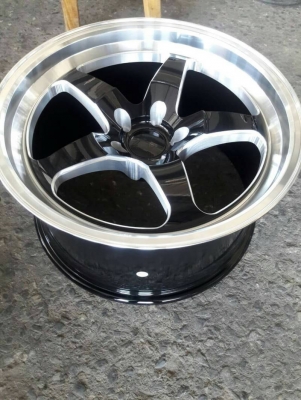 ล้อใหม่ขอบ18 ชุดล่ะ16000