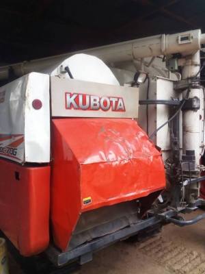 ขายรถเกี่ยวข้าวคูโบต้าDC70G อุ้ม ทำงานสองพัน ชม. สภาพพร้อมใช้เปลี่ยนแทรคยางใหม่